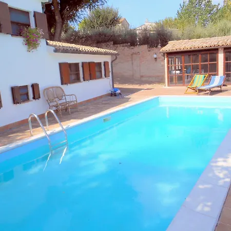 Casale Civetta Bed & Breakfast *